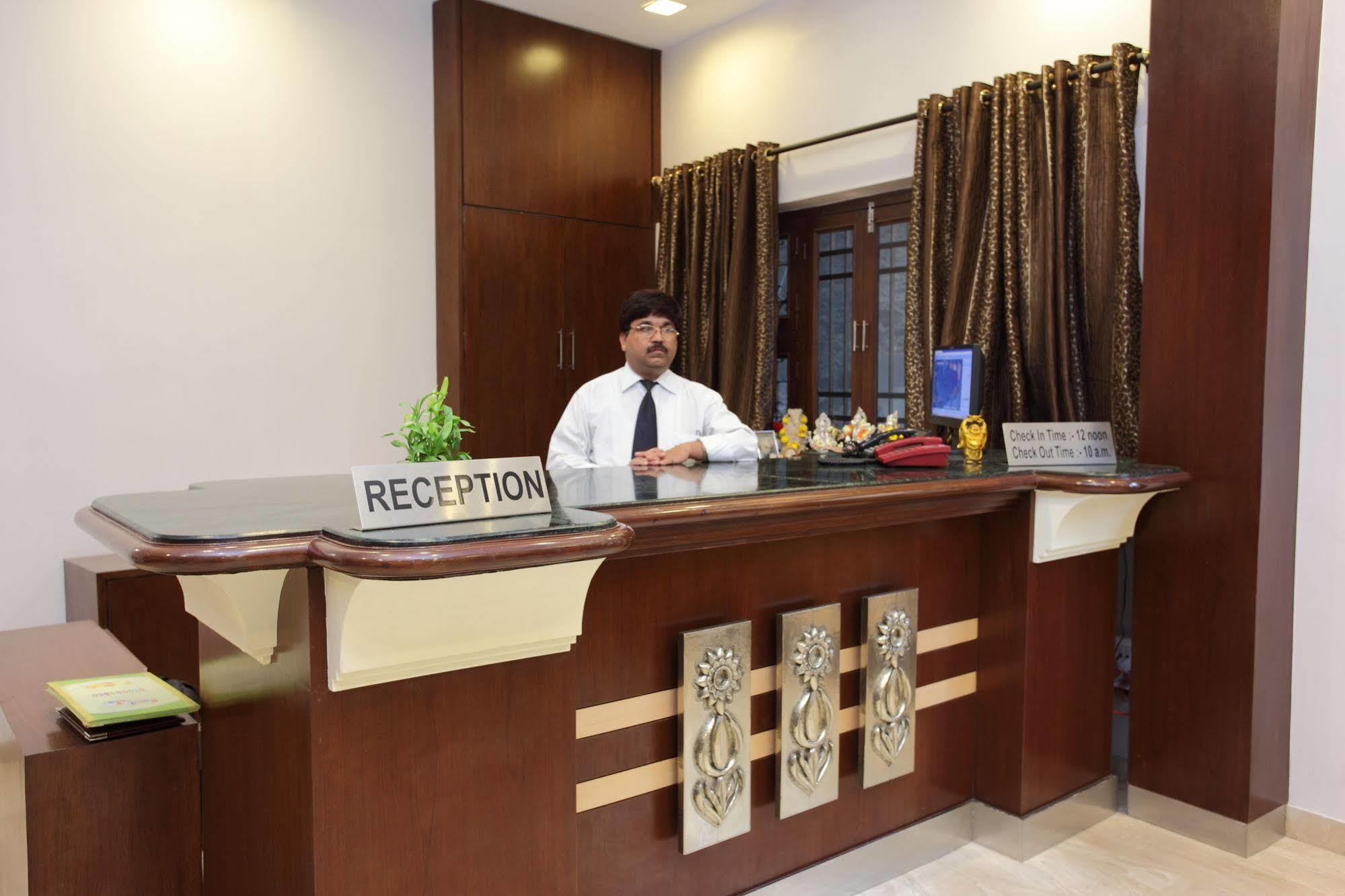 Hotel Dayal Удайпур Екстериор снимка
