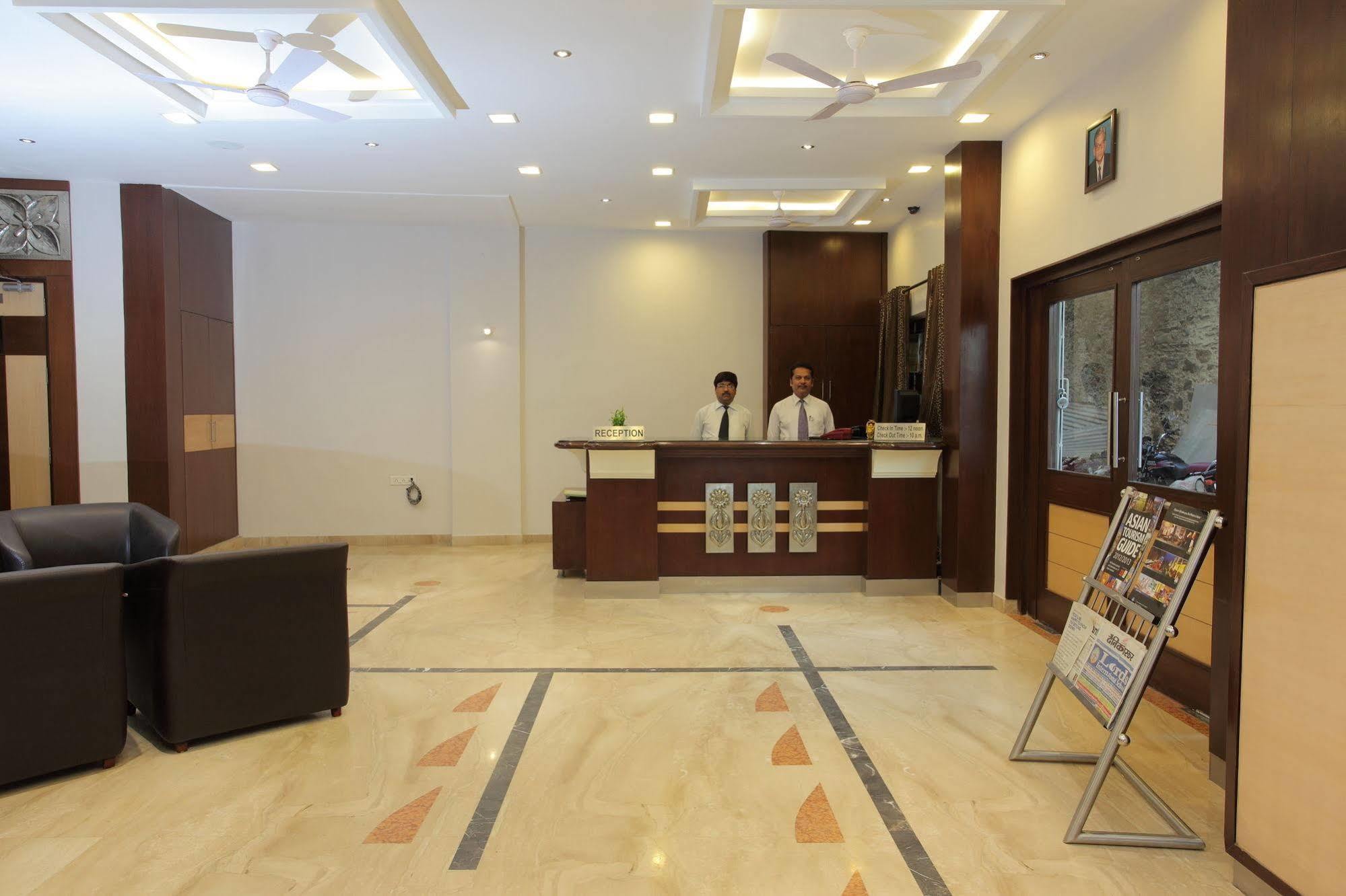 Hotel Dayal Удайпур Екстериор снимка