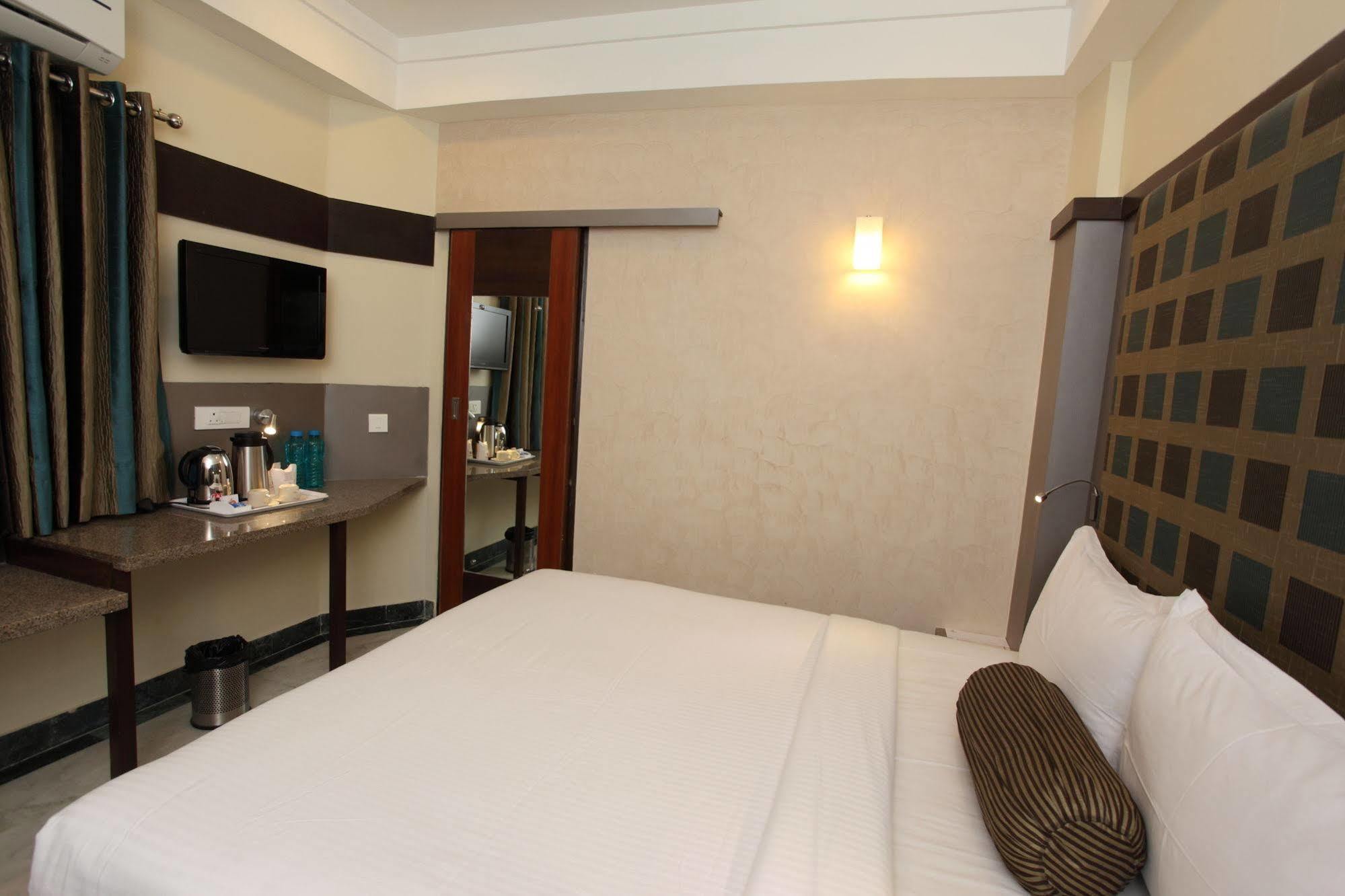 Hotel Dayal Удайпур Екстериор снимка