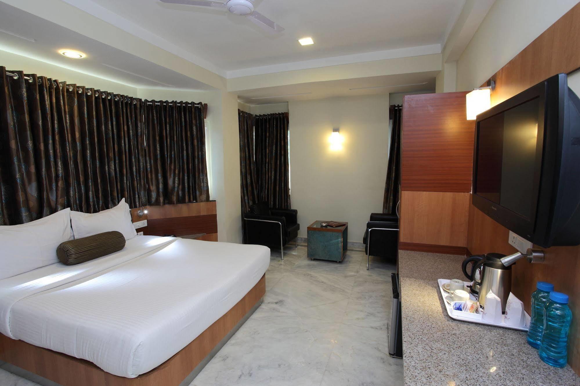 Hotel Dayal Удайпур Екстериор снимка